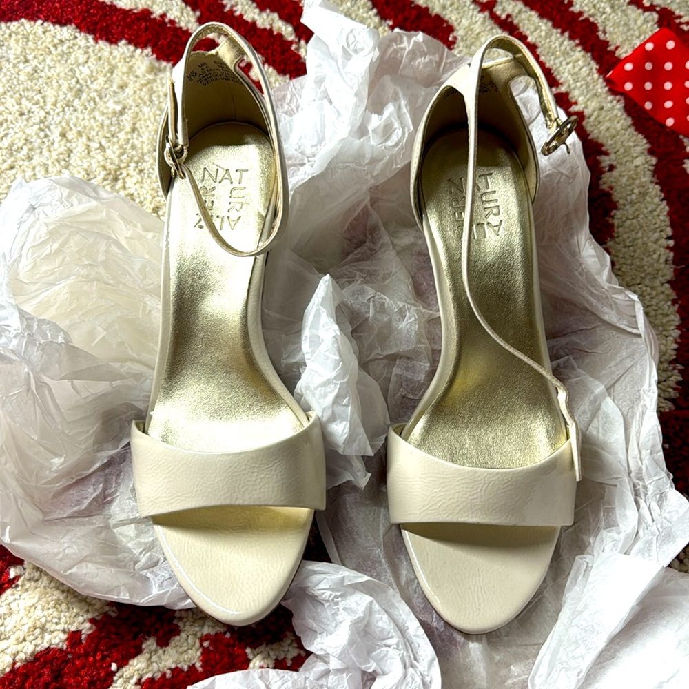 Vera Wedge Sandals in off-white